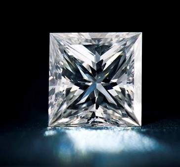 d钻石公司注册专利切工,即公主方.是近年来较受欢迎的异形钻之一.